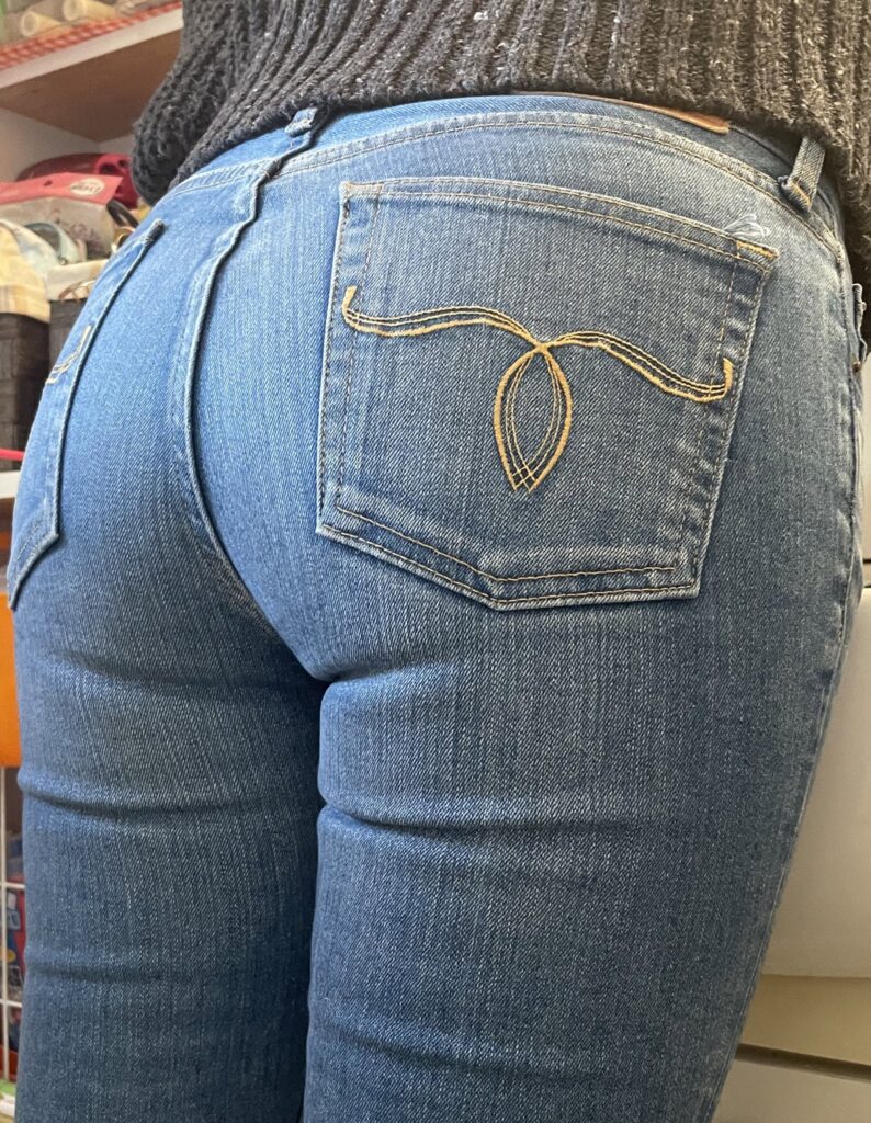 sniff my jeans ass