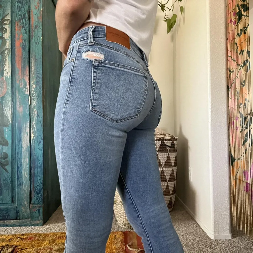 sexy girl wearing skintight jeans