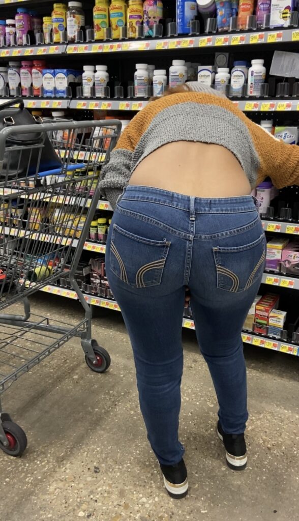 A photo of a latina wearing tight hollister jeans