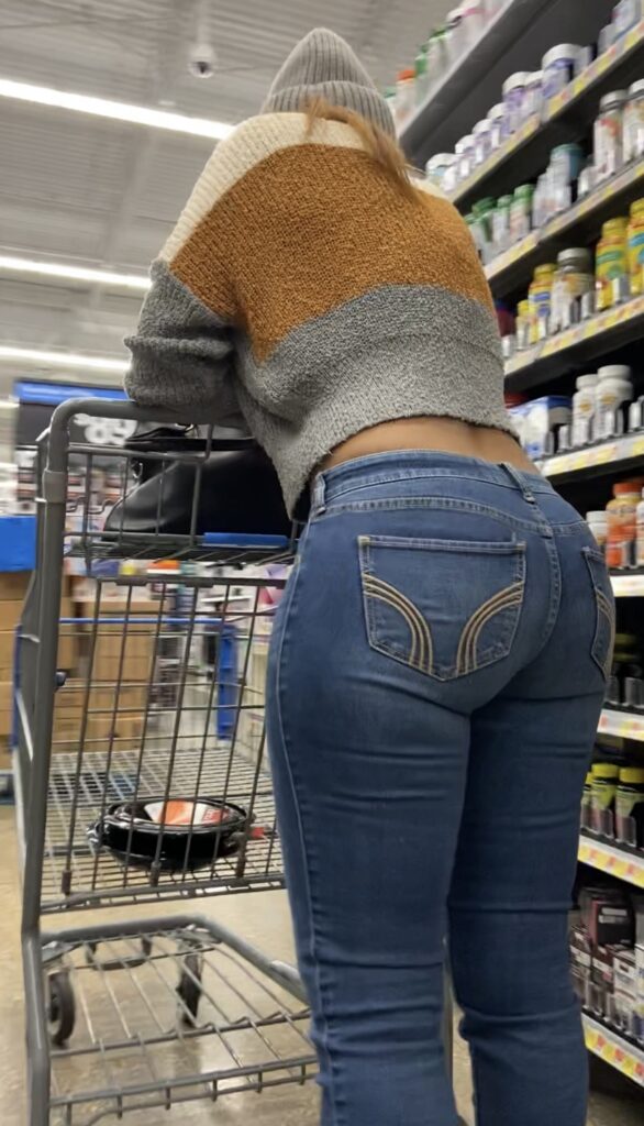 A photo of a latina wearing tight hollister jeans