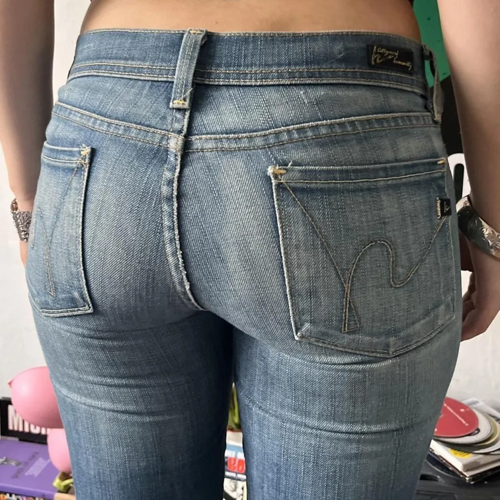 photo of my girlfriends ass in her sexy low rise tight jeans
