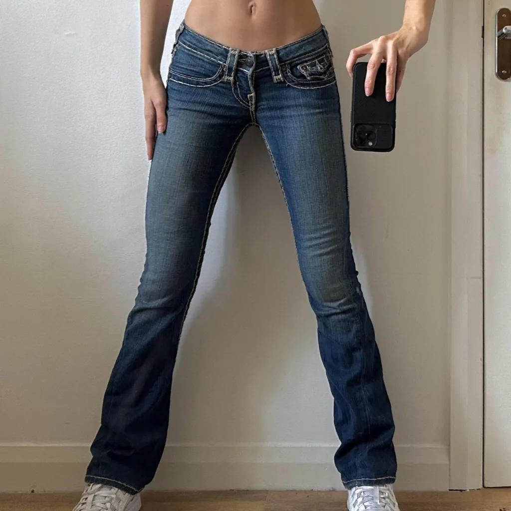 a photo of a girl wearing skintight true religion jeans.