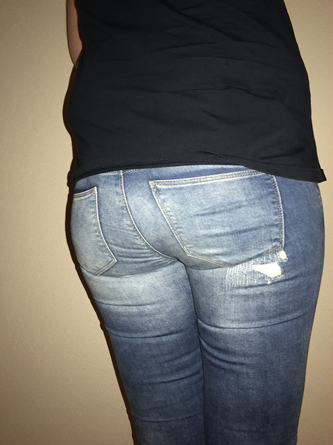 my ass in tight jeans when crossdressing