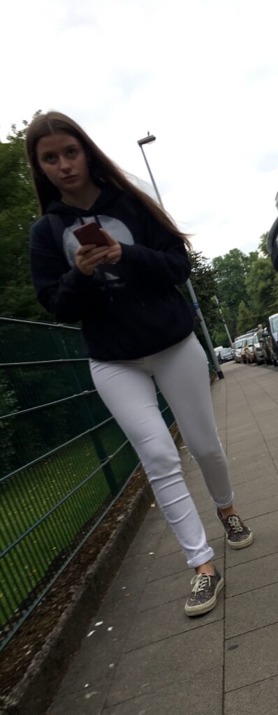 girl in tight white hollister jeans